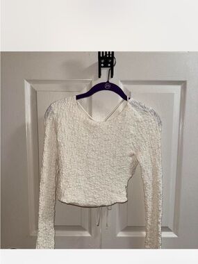Astr White Textured Long-Sleeve Crop Top with Open Back